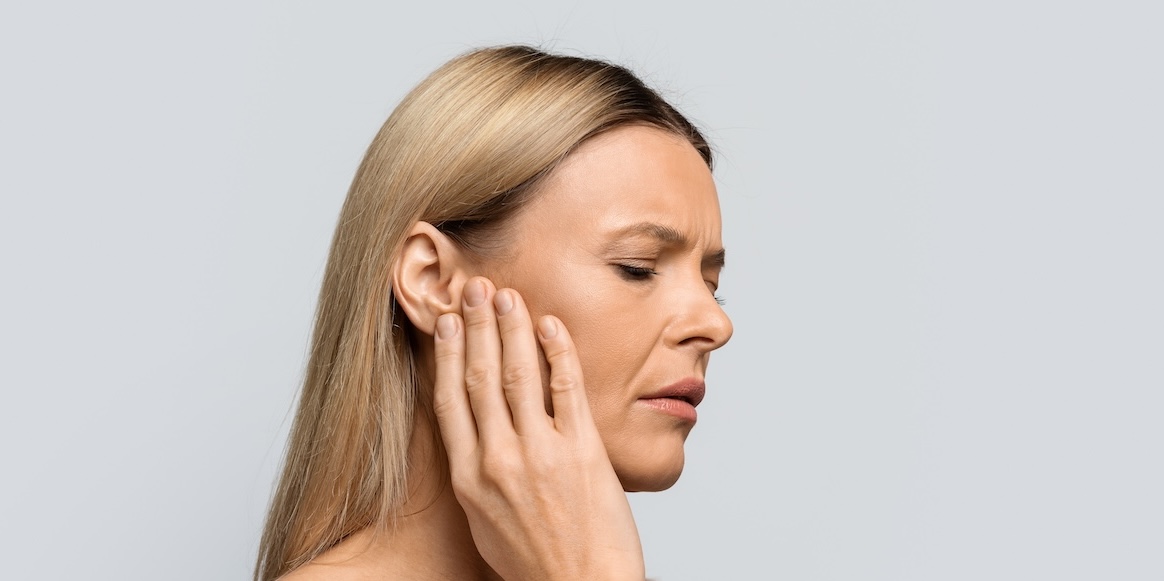 Tinnitus.,Profile,Of,Sick,Female,Middle,Aged,Blonde,Woman,Having/